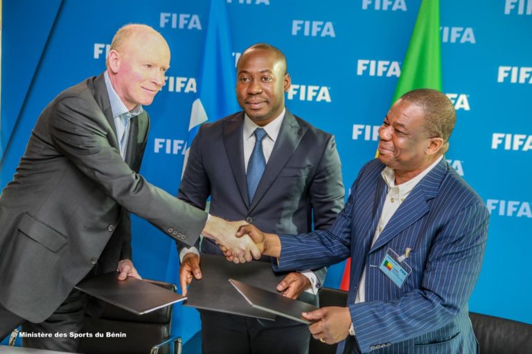 Signature à Zurich ce 30 janvier 2020 de la Convention sur le Football des jeunes et du Football Féminin