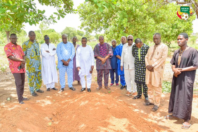 Le président Mathurin de Chacus et le Comité exécutif de la FBF rendent un dernier hommage à El Hadj Radji SOUMANOU